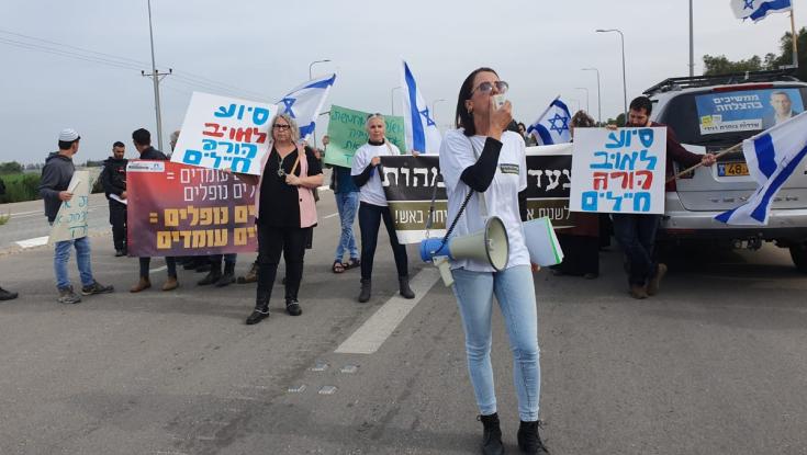 האמא שעומדת מאחורי חסימת המשאיות: "זאת צעקה של כל הציבור"