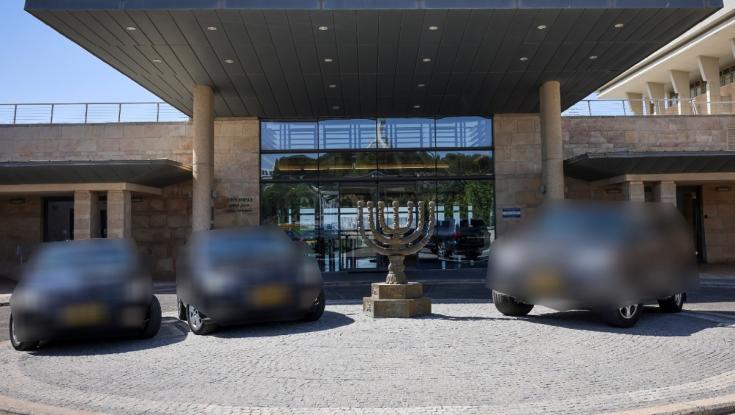 רוצים לנהוג ברכב של ביבי, לפיד וגנץ? זה מי שזכה ברכבי השרד