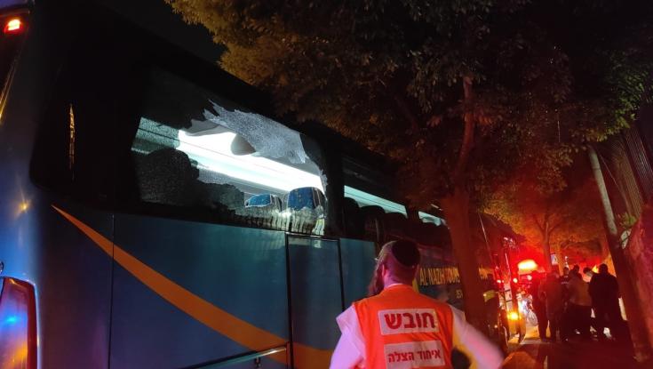 מהומות במזרח ירושלים: 4 נפגעו קל כתוצאה מיידויי אבנים על אוטובוס