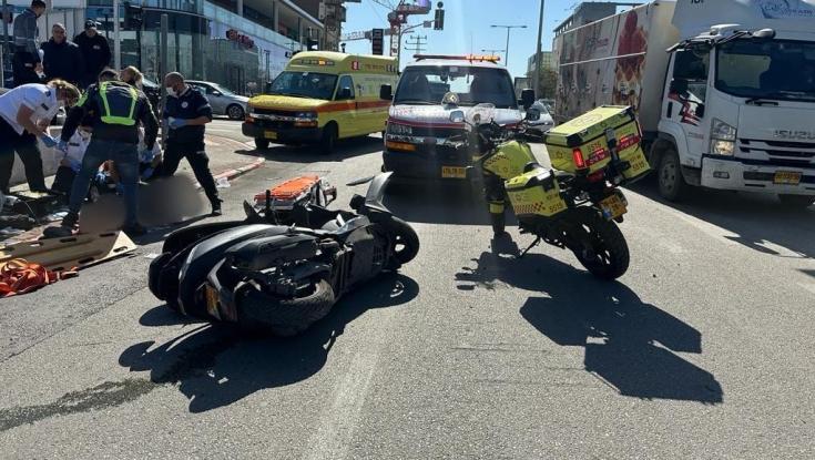 ראשון לציון: גבר בן 40 פונה במצב בינוני לאחר תאונה בין אופנוע לרכב