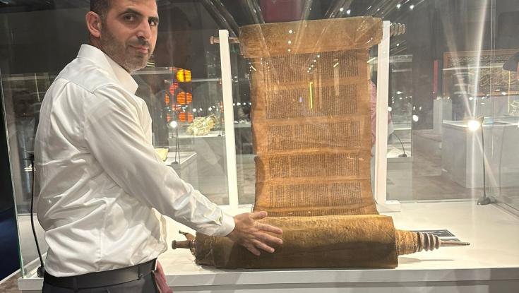 בספר תורה בן 500 בסעודיה: זה הפרט שהימם את הנוכחים