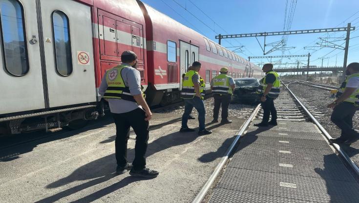 נס ברכבת ישראל: הקטר פגע ברכב - הנוסעים ניצלו