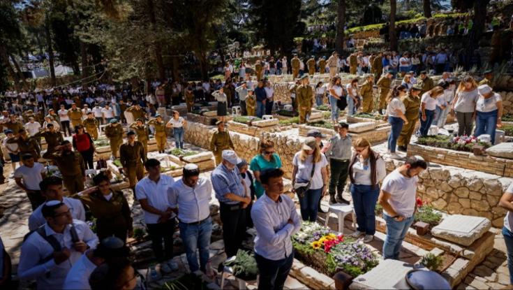 האב השכול מבקש: אל תפריעו לנאומי הפוליטיקאים בבתי העלמין