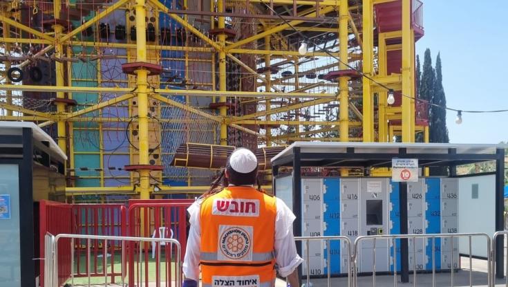 "מגובה 10 מטרים": בת 15 מורדמת ומונשמת לאחר שנפלה מקיר טיפוס