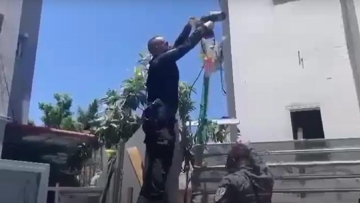 תיעוד: כך הורידה המשטרה עשרות מצלמות של ארגון הפשיעה