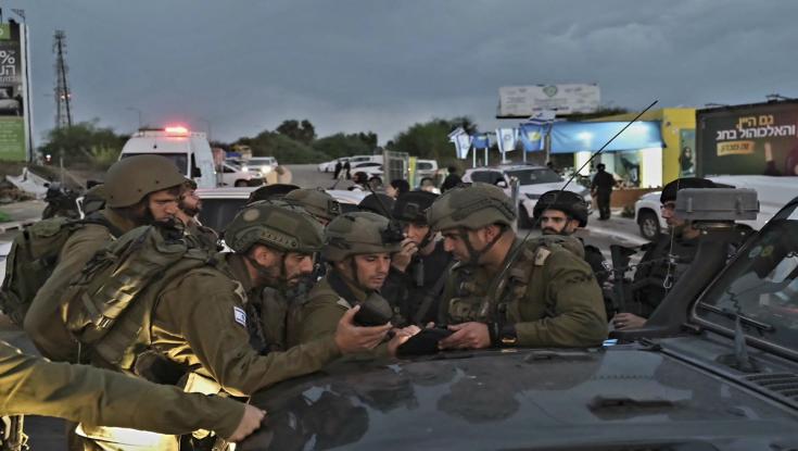 "במינימום 20 מחבלים": תיעוד - מג"ד צנחנים מתדרך את הלוחמים בשטח