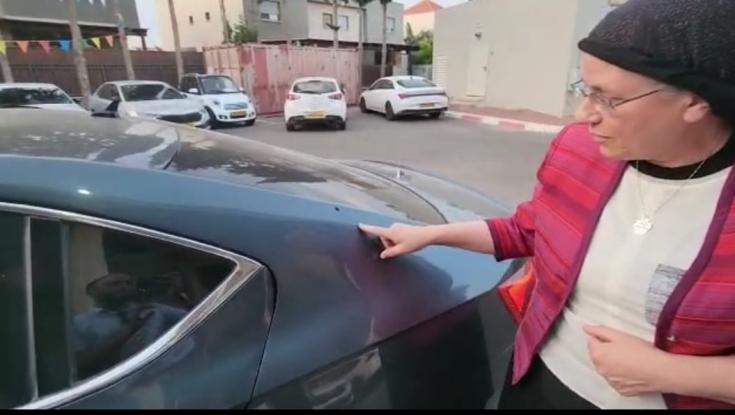 "אני לא מאמינה, רסיס ברכב שלי": רקטה נפלה 50 מטר מהשרה