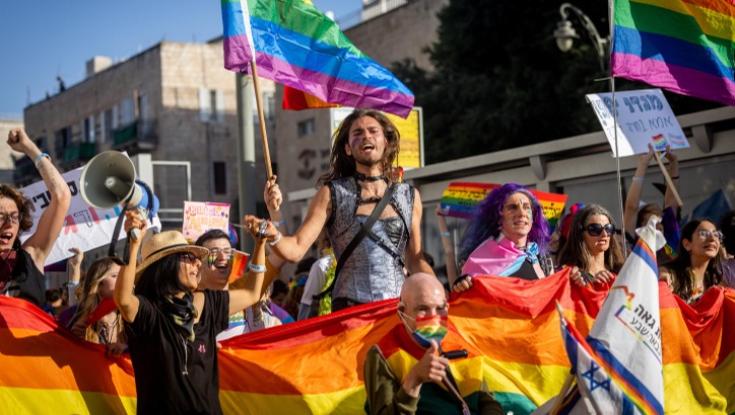 תיעוד: הח"כ הסרוג הגיע למצעד הגאווה בירושלים