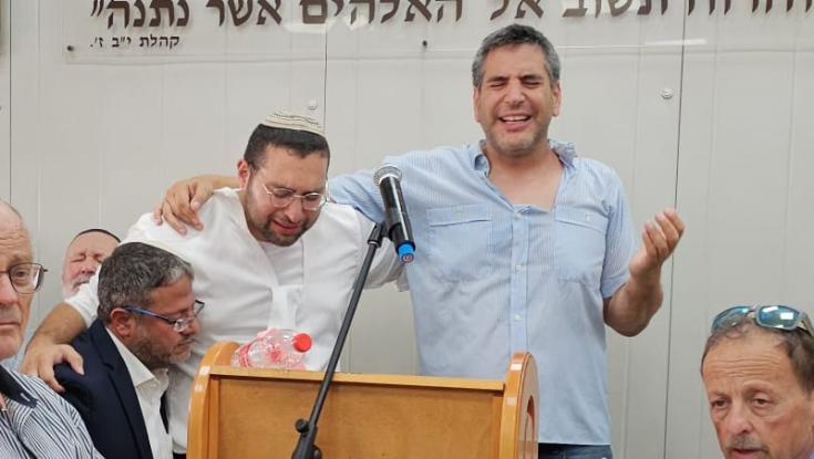 נשבר הלב: התמונה של השר הצעיר מעל מיטת אביו