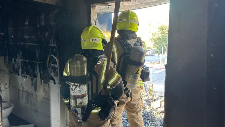 הרוג ופצוע קשה בשריפה בצפת: "ראינו את הקרוון עולה באש ונשרף כליל"