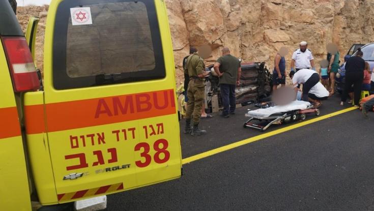 4 פצועים בהתהפכות רכב בדרום - אחד פונה במסוק