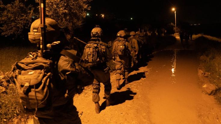 במהלך מעצר מבוקשים: אבנים וצמיגים בוערים לעבר החיילים