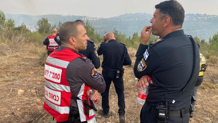 מטוסי כיבוי הוזעקו: חסימה בכביש 1 בעקבות שריפה