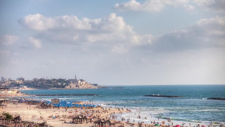 טביעה בחוף בתל אביב: פעולות החייאה ב-2 גברים כבני 30