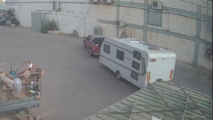 כתב אישום: הגיע לאתר הטבח כדי לעזור בפינוי גופות - וגנב קרוואן