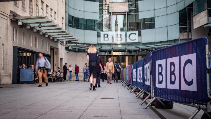 אחרי ההחלטה המקוממת של  ה-BBC - העיתונאי היהודי התפטר