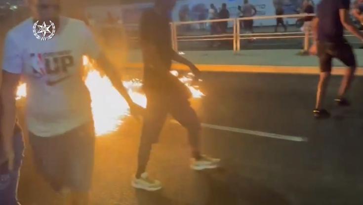 מחאת העדה האתיופית: הקטין תועד מתכונן לפני שיידה בקבוקי תבערה לעבר השוטרים