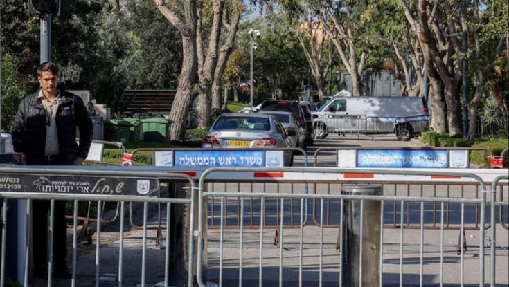 כתבי אישום יוגשו נגד החשודים בירי פצצות התאורה לעבר בית משפחת נתניהו בקיסריה