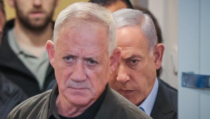 גנץ צולל - לפיד מתחזק: כל סקרי המנדטים