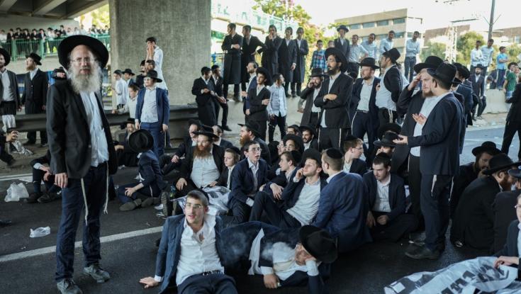 בשלושה מוקדים: מפגיני הפלג הירושלמי חוסמים את הצמתים המרכזיים