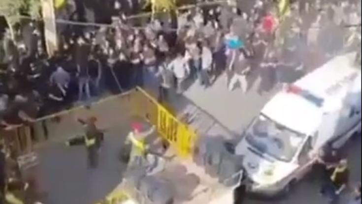 תיעוד דרמטי: מכשיר הקשר מתפוצץ בעיצומה של הלוויה