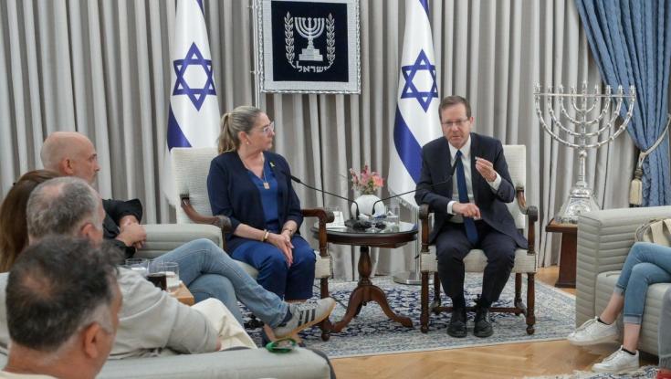 הרצוג בקריאה למערכת הפוליטית: להיכנס תחת האלונקה ולבצע עסקת חטופים