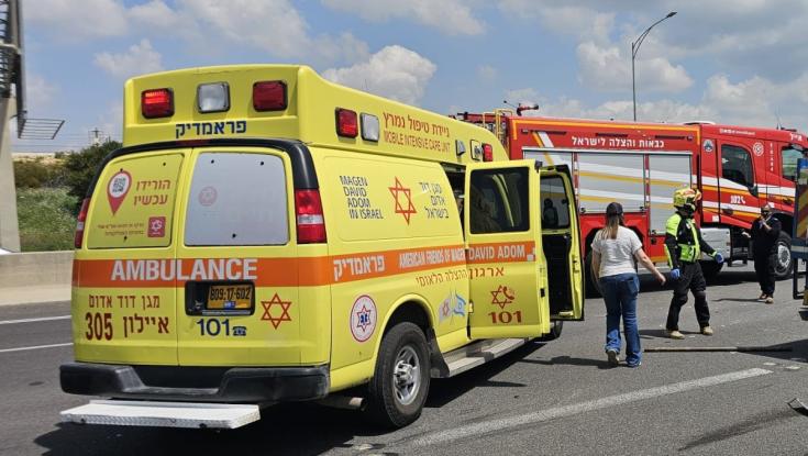 אסון בכביש 1: משאית בלוני גז התנגשה באוטובוס, "חשש כבד לדליפות"