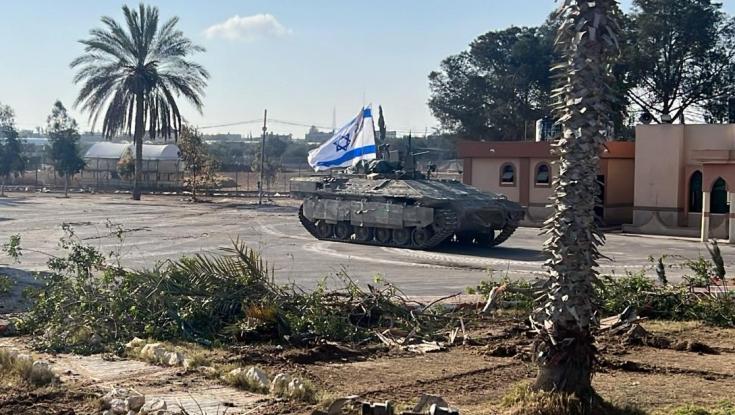 מטוסי קרב חיסלו מחבלים במרכז הרצועה: צה"ל השתלט על מעבר רפיח