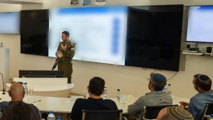 מפקד הפיקוד הסרוג נפגש עם ראשי רשויות ביו"ש: "הקשר הוא קריטי וחשוב"