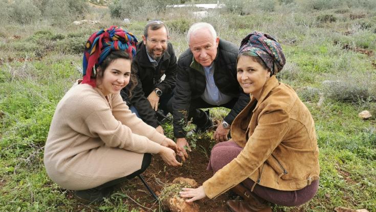 "שילה אהב את ארץ ישראל אהבה עמוקה": המשפחות נטעו עצים לזכר הנופלים