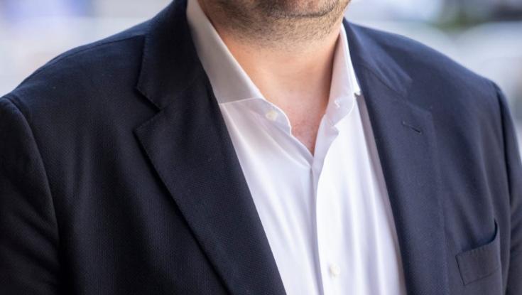 מהפך בערוץ 13: איש העסקים הסרוג רכש מניות והכניס את היועץ לשעבר של בנט