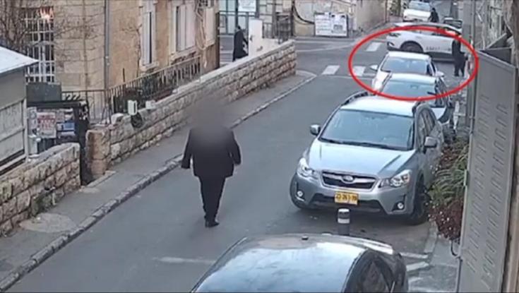 מחריד: תקף קשיש שהתהלך לתומו ברחוב - וגרם לחבלה קשה