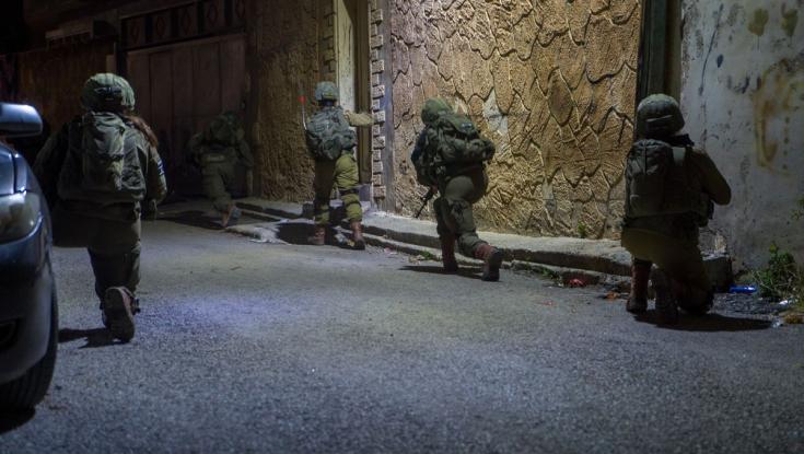 צה"ל במבצע לילי: עשרות מבוקשים נעצרו ביו"ש - נשקים הוחרמו