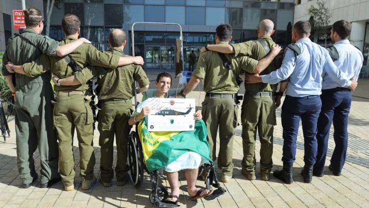 המפגש המרגש בין הלוחם לצוות שהציל את חייו: "אין לנו ארץ אחרת"