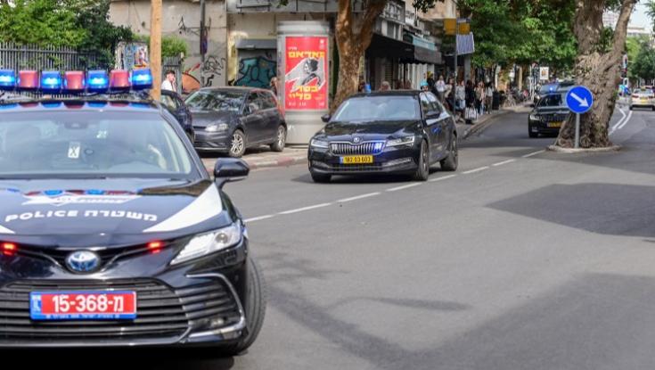 קורע לב: ההורים השכולים חסמו בגופם את העברת היתומים מעזה - וכמעט נדרסו