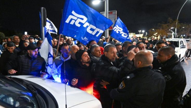 לא עוצר באדום: פעיל הליכוד תקף אב שכול - "לא למדת כלום? הרגו לך את הילד"