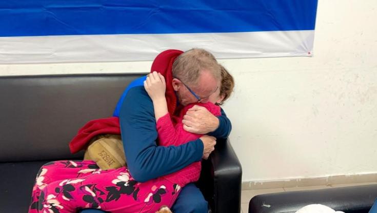 החטופים התאחדו עם בני משפחותיהם, חשש בישראל ממשבר נוסף