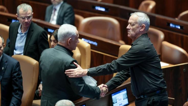 כשנתניהו נושף בעורפו: הצניחה המטאורית של גנץ