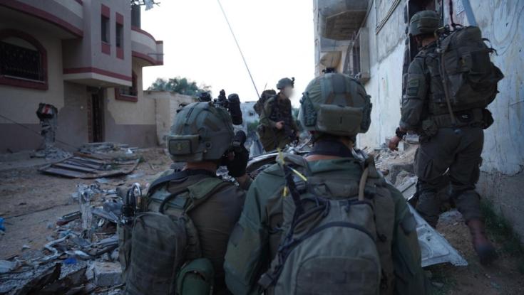 אמל"ח בתוך כריות ומחבל שמציץ מתוך פיר: תיעוד נדיר מרפיח