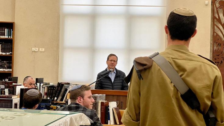 על רקע המתקפות על הציונות הדתית: הרצוג ביקר בישיבת ירוחם