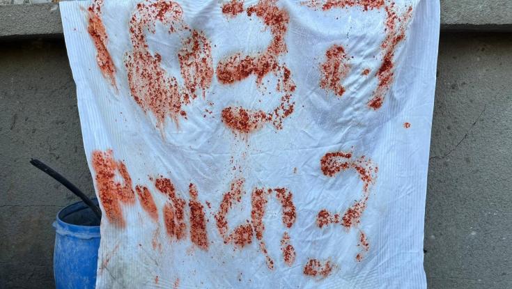 "הצילו. שלושה חטופים": פורסמו השלטים שהשאירו החטופים לפני שנורו