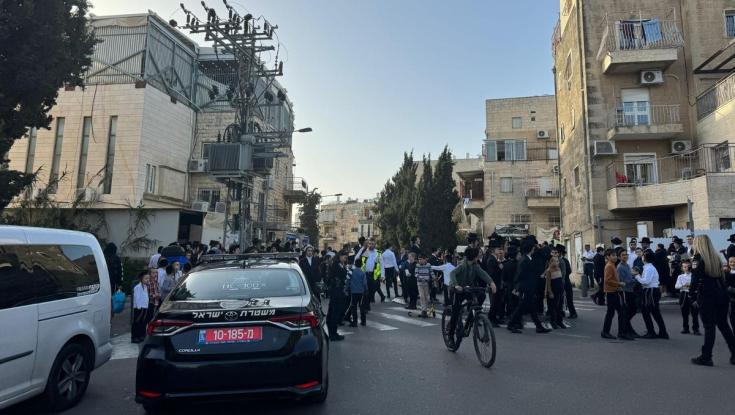 שבעה פצועים בקריסת טריבונה בשכונת בית וגן בירושלים