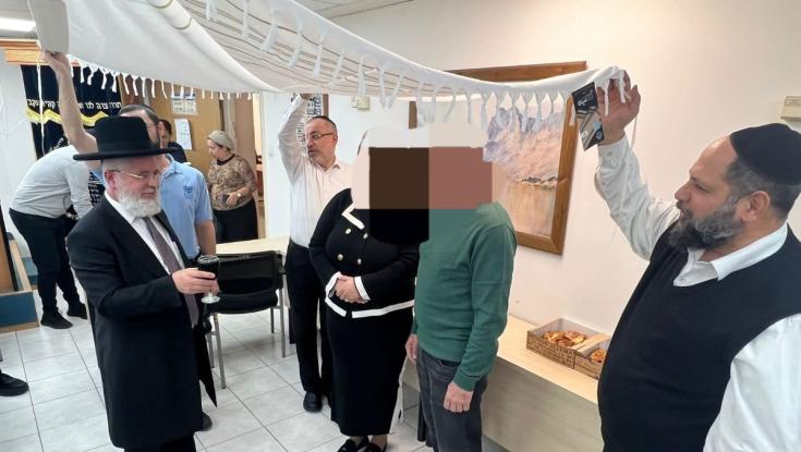 חתונה באולם הגירושין: אחרי שנים רבות כשומרת מצוות - האישה גילתה כי היא גויה