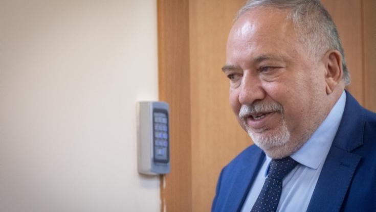 קורץ למגזר? ליברמן "מסיר את הכובע" בפני הציונות הדתית