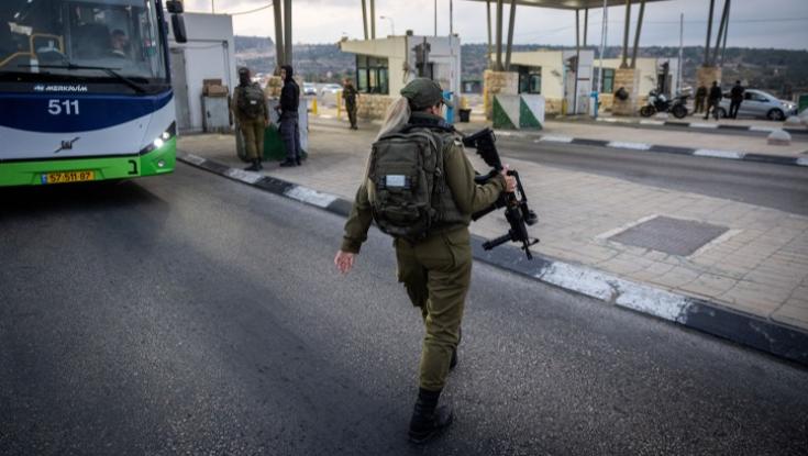 ראשוני: פיגוע דקירה במחסום המנהרות - המחבל נוטרל