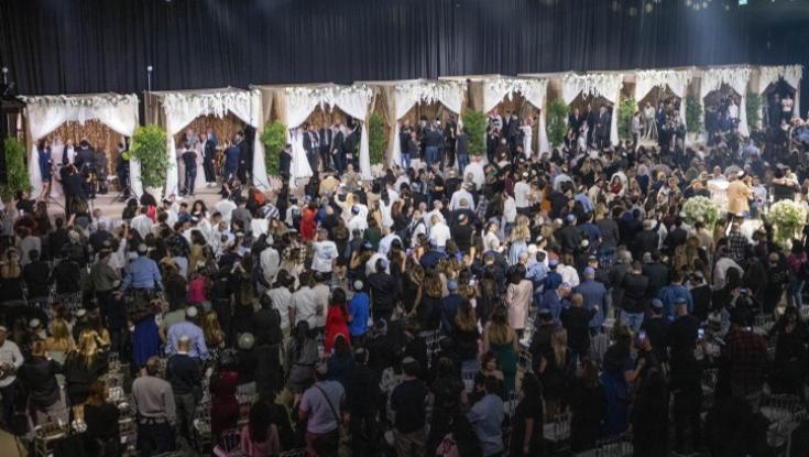 החתונה הגדולה בישראל: עשרה זוגות לוחמים התחתנו - בו זמנית