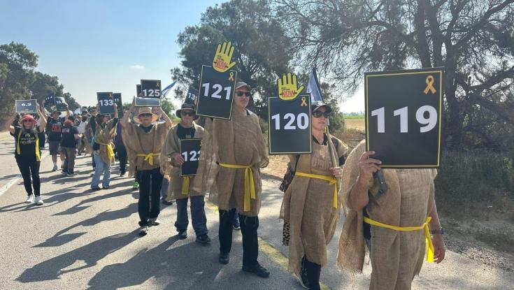 "חג החירות - כשיש לנו 133 חטופים": צעדת העבדים של משפחות החטופים