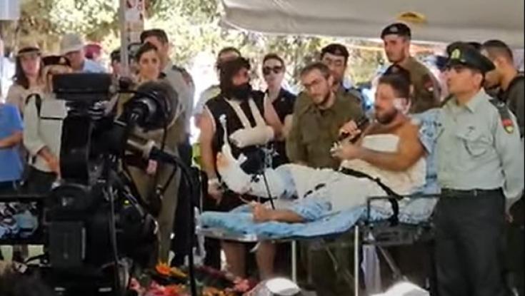 כשהוא מגובס, על מיטה: המ"פ ספד לנתנאל הרשקוביץ - "חבר שאתה צריך לידך תמיד"