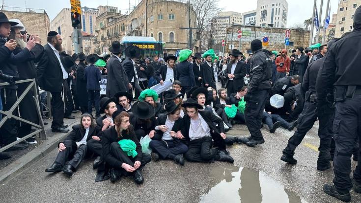 העיתונאי החרדי תוקף: ככה לא נראה מאבק על לימוד תורה