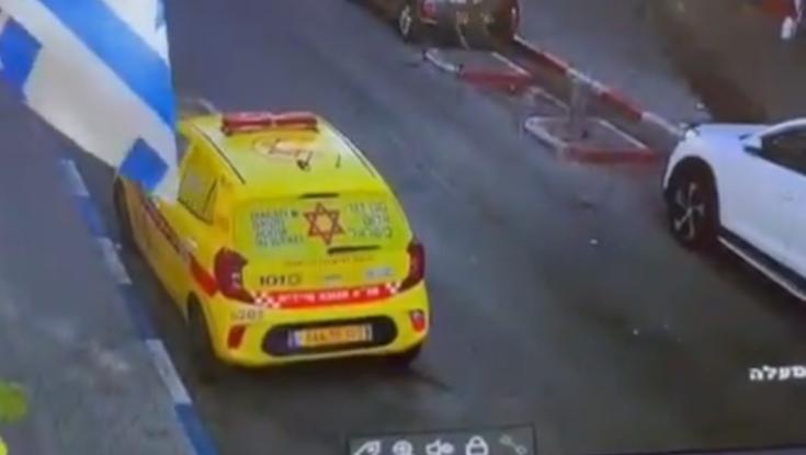 "בזמן שבדקתי את המטופלת שמעתי רעש חריג וראיתי עץ שנופל"